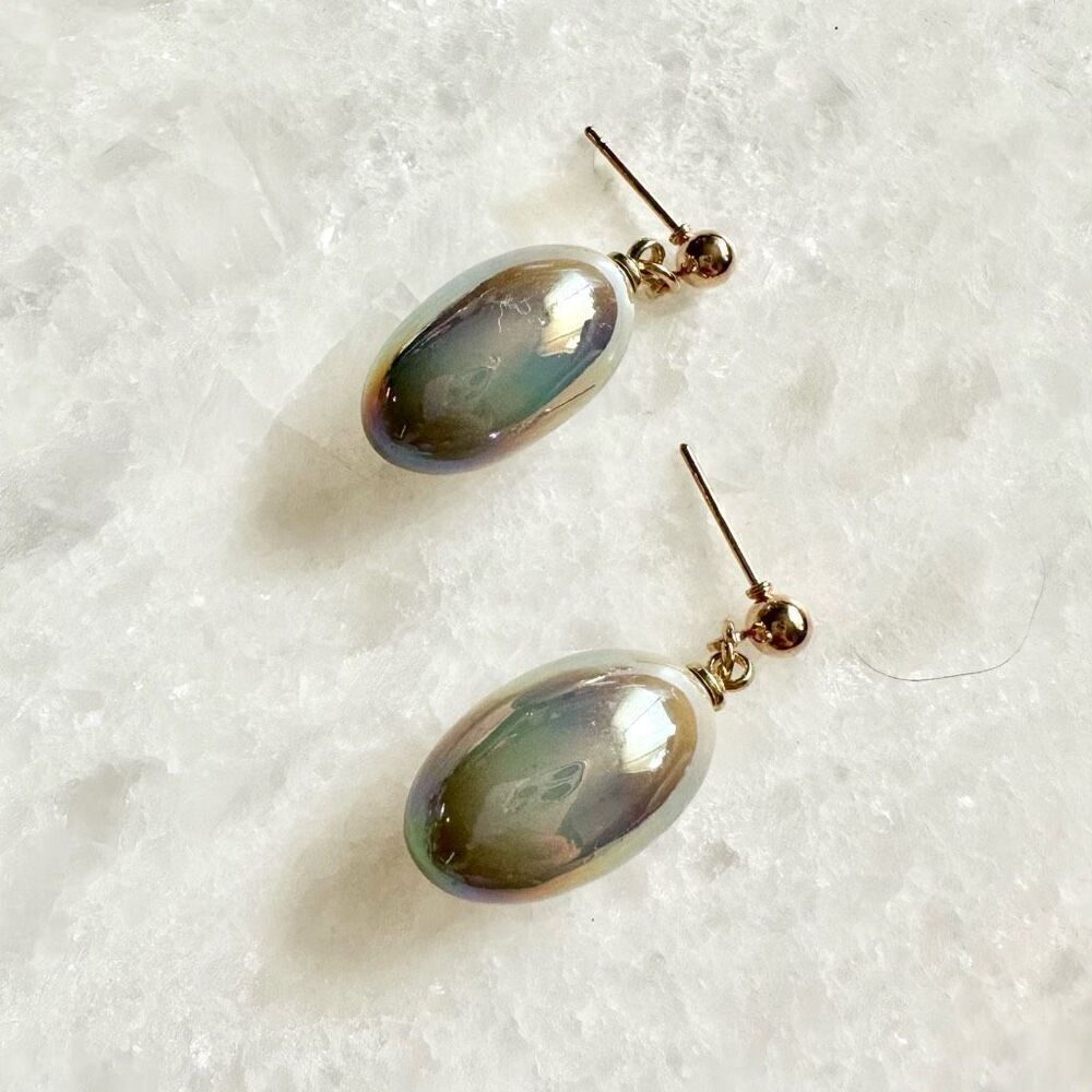Grey oval pearlecent dangle earrings
